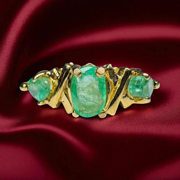 VINTAGE- 10K Gold Natural Colombian Emerald Ring- Size 5-Three Stone Ring -2.3g - Picture 1 of 16